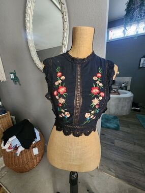 Embroidered Black Floral Lace Crop Top
